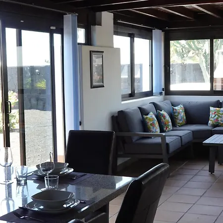 Endearing Lanzarote Dorada 3 Bedrooms Private Pool Sun Terrace Hot Tub Villa Playa Blanca (Lanzarote)