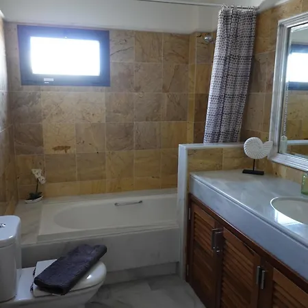 Villa Endearing Lanzarote Dorada 3 Bedrooms Private Pool Sun Terrace Hot Tub Playa Blanca (Lanzarote)