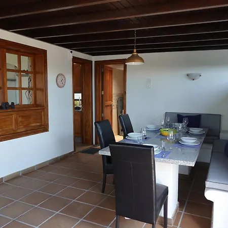 Endearing Lanzarote Dorada 3 Bedrooms Private Pool Sun Terrace Hot Tub Playa Blanca (Lanzarote)