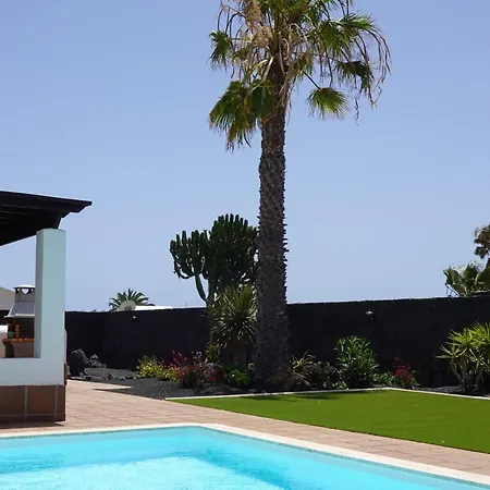Endearing Lanzarote Dorada 3 Bedrooms Private Pool Sun Terrace Hot Tub Villa *