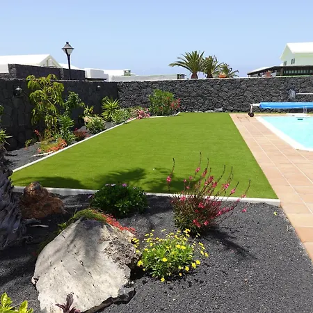 Villa Endearing Lanzarote Dorada 3 Bedrooms Private Pool Sun Terrace Hot Tub Playa Blanca (Lanzarote)
