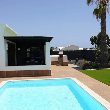 Endearing Lanzarote Dorada 3 Bedrooms Private Pool Sun Terrace Hot Tub Playa Blanca (Lanzarote)